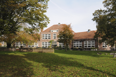 909307 Gezicht op de voormalige Openbare Lagere School (Prinses Christinalaan 1) te Utrecht, hier in gebruik als ...